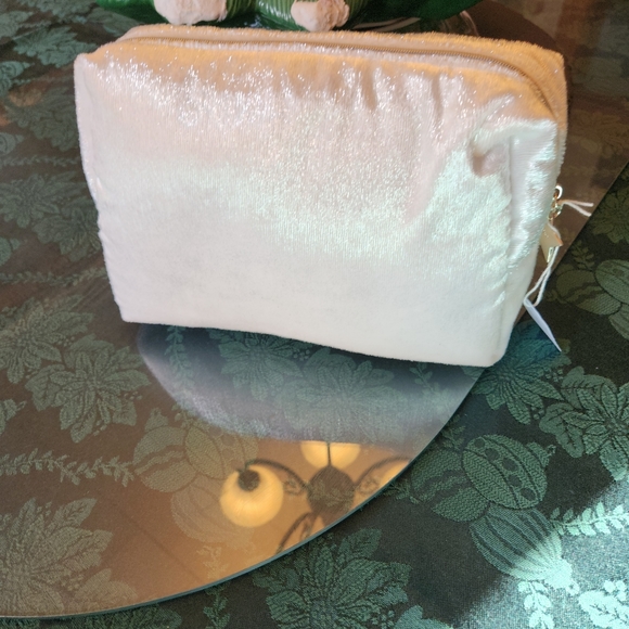 CHRISTIAN DIOR Cosmetic pouch, box and 5 luxe samples - Picture 5 of 15